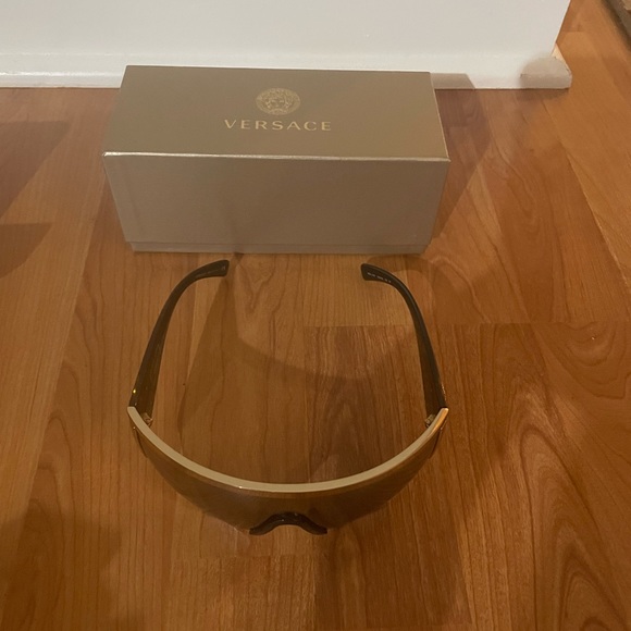 Versace Sunglasses Unisex. Rarely worn .condition 9/10 - Picture 4 of 4